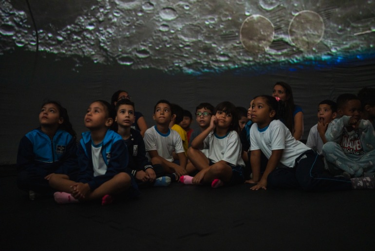 Shopping de Caxias do Sul recebe Planetário Fulldome com experiência imersiva em 360° durante as férias escolares