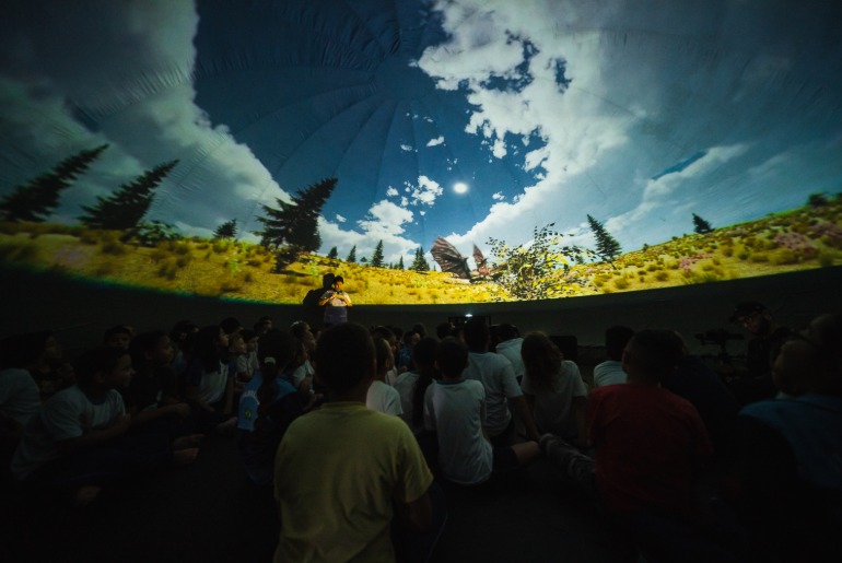 Shopping de Caxias do Sul recebe Planetário Fulldome com experiência imersiva em 360° durante as férias escolares