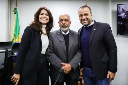 Manuela d’Ávila oficializa Lucas Caregnato como suplente