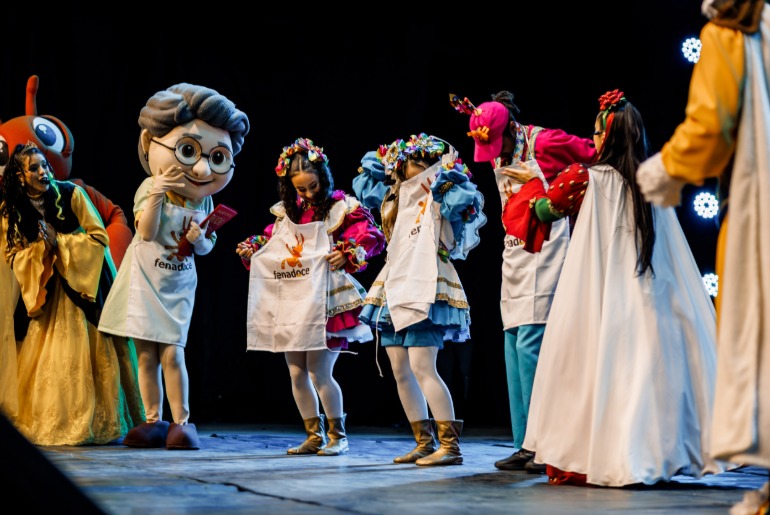 Fenadoce abre os portões com visitas escolares e estreia de pocket teatral