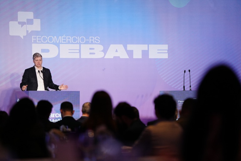 Fecomércio-RS reúne pré-candidatos ao Senado em debate sobre desenvolvimento econômico do Estado