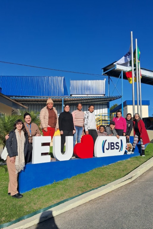 Parceria entre CRAS Sudeste e JBS capacita usuárias para o mercado de trabalho