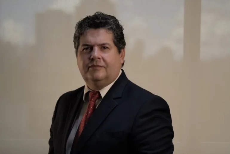 Advogado de Caxias do Sul lança livro sobre as novas regras que vão orientar as eleições de 2026