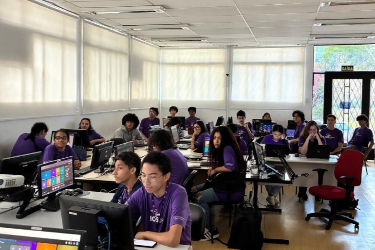 Curso gratuito de Programação Web prepara jovens para o mercado de trabalho