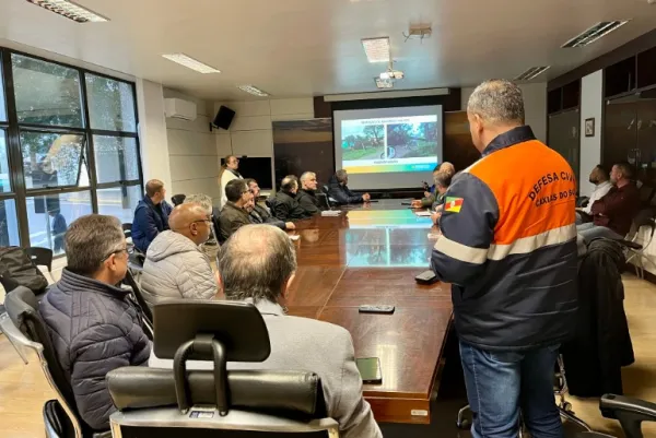 Prefeito convoca secretários para levantar danos causados pelos temporais nas últimas horas