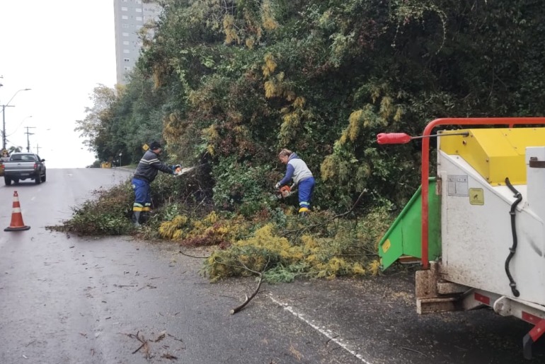 Prefeitura de Caxias mantém equipes em campo após eventos climáticos e concentra ações em pontos críticos da cidade