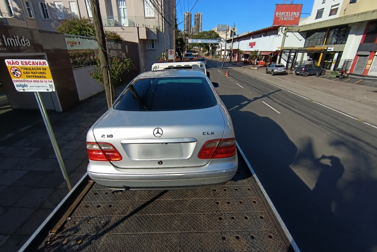 Muito estranho | Fiscais de trânsito recolhem Mercedes-Benz com 501 autuações