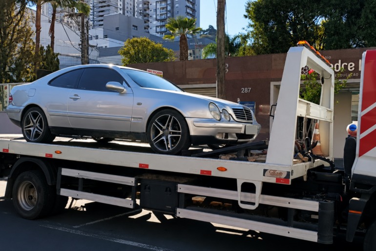 Muito estranho | Fiscais de trânsito recolhem Mercedes-Benz com 501 autuações