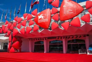 Aprenda como usar a cobertura do Festival de Veneza para acelerar a fluência em inglês
