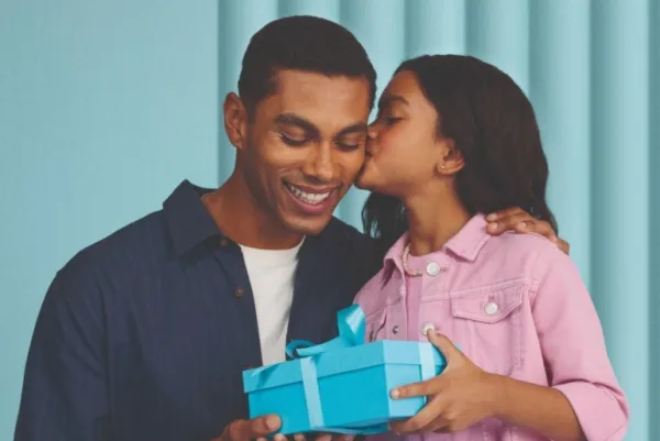 Do vaidoso ao prático: veja lista com ideias de presentes Avon para cada perfil de pai 