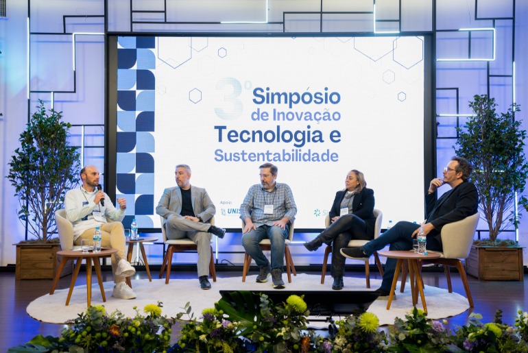 Simplás discute nesta quarta-feira (12) como robótica e a IA estão transformando o setor