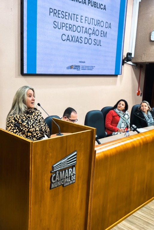Audiência pública conduzida por Marisol Santos aponta novos caminhos para política de altas habilidades em Caxias do Sul
