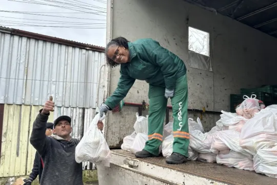 Mais de 200 toneladas de alimentos já foram distribuídas no Troca Solidária