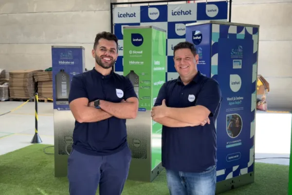 Icehot e Sicredi Serrana entregam estações de hidratação para dez municípios em comemoração aos 40 anos da cooperativa