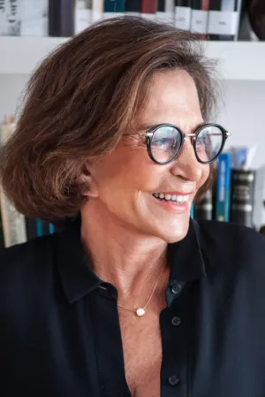 Clube do Livro Banrisul 60+ recebe Anna Mariano em bate-papo gratuito sobre o romance Murmúrios da terra