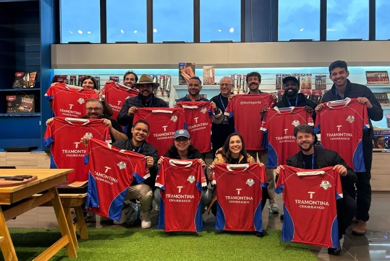Tramontina recebe squad de influenciadores para conhecer fábrica