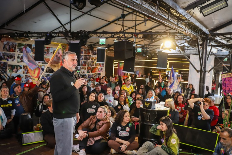 Mais de mil mulheres lotam ato em Porto Alegre e declaram apoio a Pimenta para o Senado