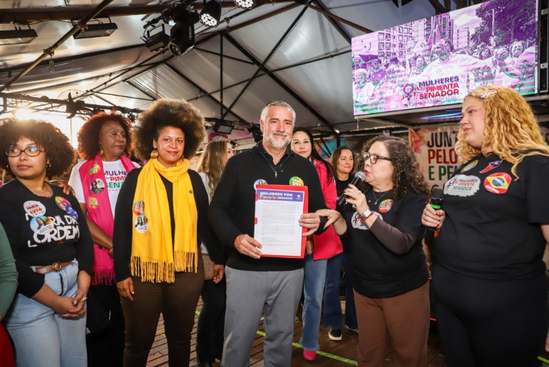 Mais de mil mulheres lotam ato em Porto Alegre e declaram apoio a Pimenta para o Senado
