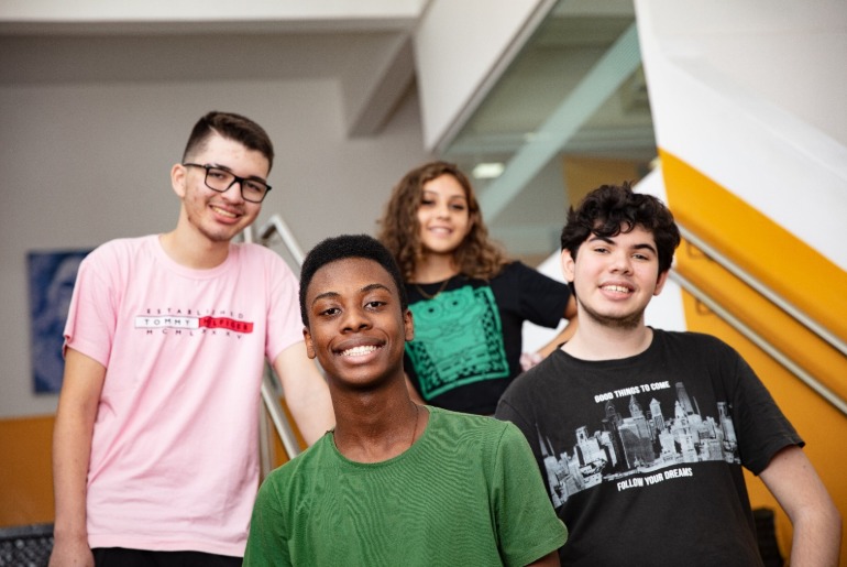 Inscrições prorrogadas: Programa Somos Futuro, que já beneficiou mais de 970 jovens com bolsas de estudos, prorroga inscrições