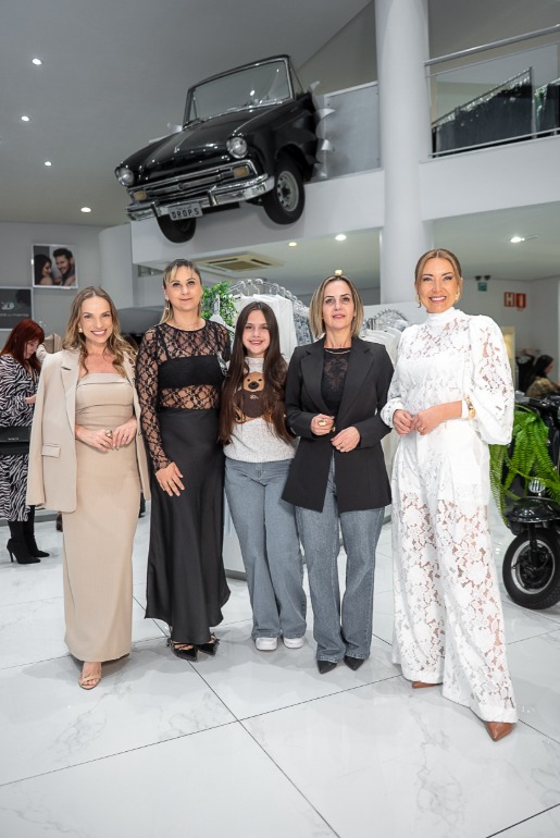 Drops de Menta apresenta Aura e celebra uma nova forma  de viver e expressar a moda