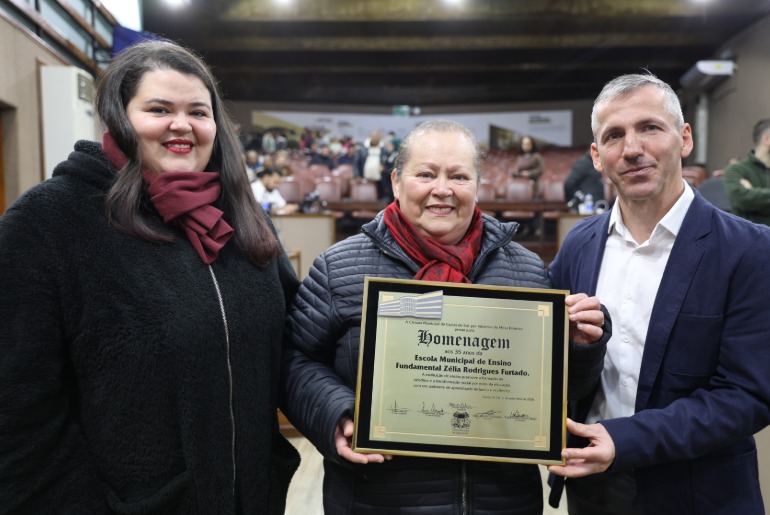Escola Zélia Rodrigues Furtado é aplaudida em homenagem no Parlamento