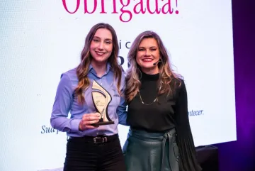 2ª vice-presidente da Cooperativa Vinícola Aurora é homenageada no 1º Prêmio Campo e Batom, da Expointer