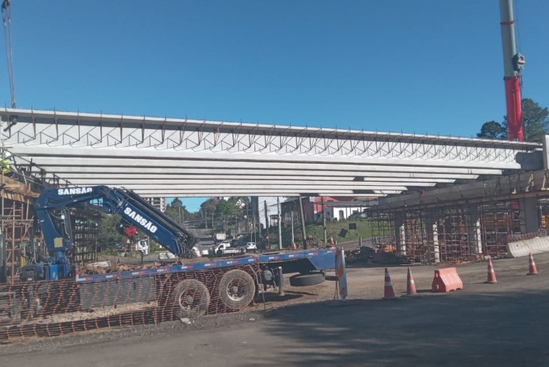 CSG finalizou içamento de vigas no viaduto do bairro Nossa Senhora da Saúde, em Caxias do Sul