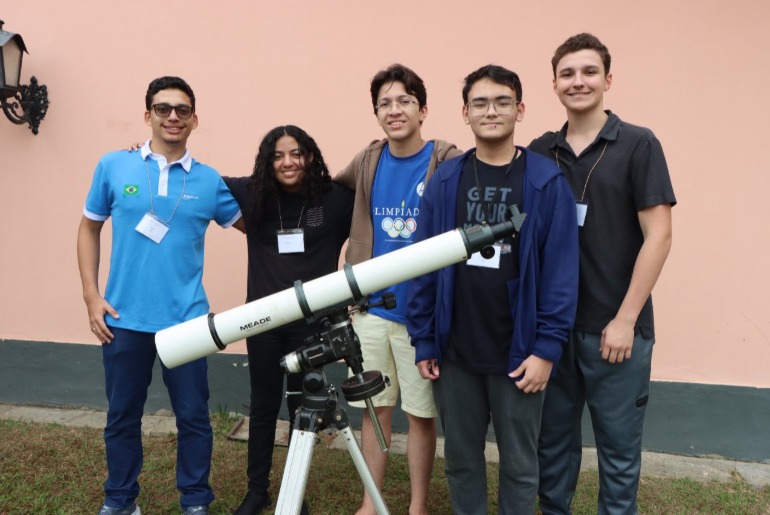 Cinco estudantes representam o Brasil na Olimpíada Internacional de Astronomia e Astrofísica no Vietnã