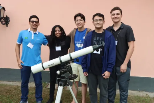 Cinco estudantes representam o Brasil na Olimpíada Internacional de Astronomia e Astrofísica no Vietnã
