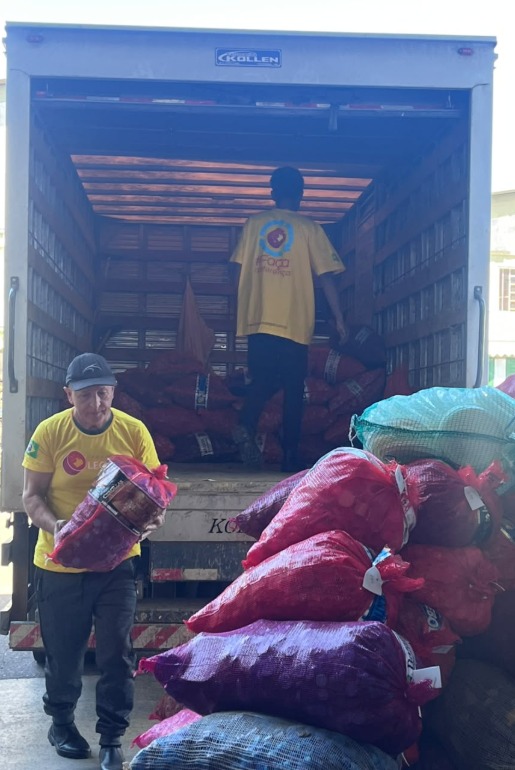 Tampinha Legal recebe mais de 3,2 toneladas de tampas plásticas em um único dia