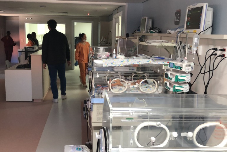 Unidade Materno Infantil do Hospital Virvi Ramos completa um ano de operação