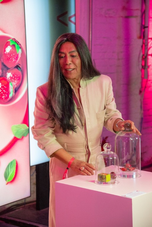 Avon celebra 140 anos de história e anuncia o retorno do Prêmio Avon de Maquiagem em formato inédito