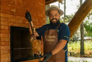 Parque do Caracol transforma churrasco autoral em experiência para eventos corporativos e intimistas na Serra Gaúcha