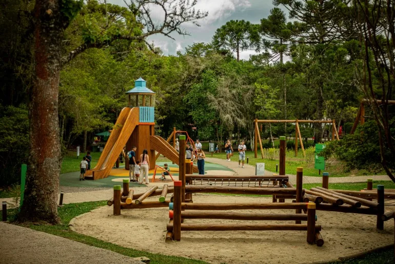 Parque do Caracol, em Canela, transforma natureza em cenário para brincadeiras no Mês das Crianças