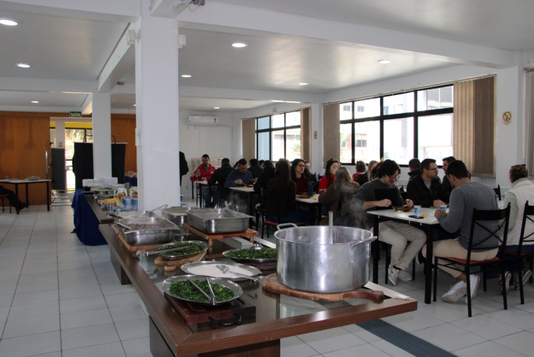 Festejos Farroupilhas dos Servidores beneficiam Banco de Alimentos com doação de renda de almoço