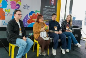 Escritores locais participam de bate-papo sobre inspirações literárias na Feira do Livro de Caxias do Sul