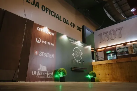  Na maior festa cervejeira das Américas, Ambev distribui mais de 25 mil litros de água grátis