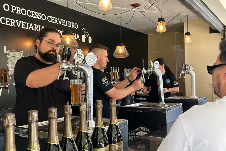 Brewine Leopoldina celebra 10 anos com Oktoberfest no Vale dos Vinhedos