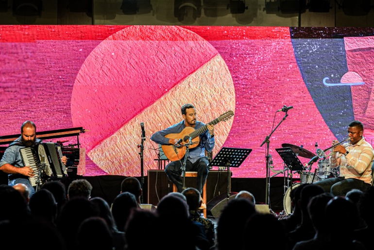 Mathias 7 Cordas Trio lança álbum Equilibrista com turnê na Europa
